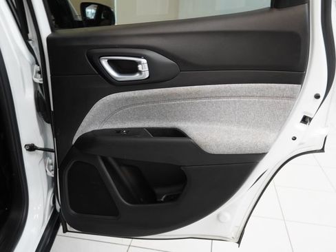 Used 2023 Jeep Compass Latitude AWD/4WD image 28