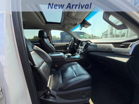 Used 2016 Chevrolet Tahoe LT w/ Luxury Package AWD/4WD image 4