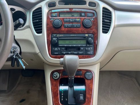 Used 2005 Toyota Highlander Limited image 16