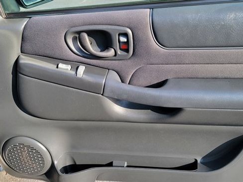 Used 2003 Chevrolet S10 Pickup LS image 23