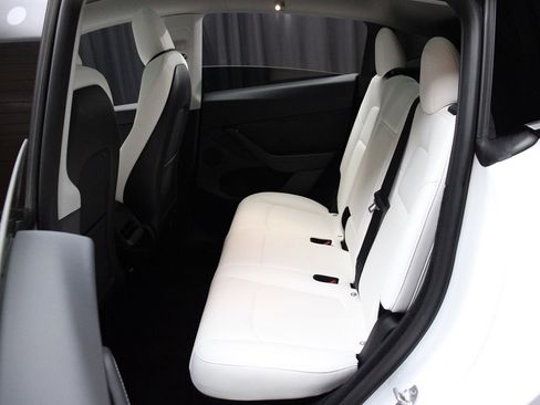 Used 2023 Tesla Model Y Long Range AWD/4WD image 30
