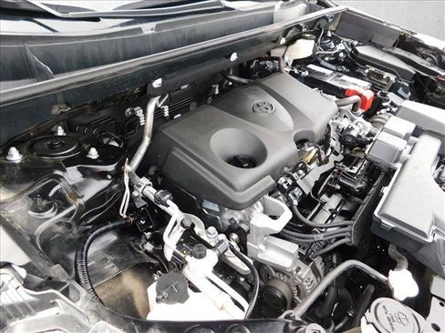 Used 2025 Toyota RAV4 XLE AWD/4WD image 29