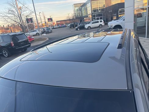 Used 2022 Jeep Grand Cherokee Laredo X image 11