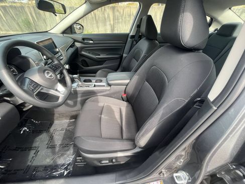 Used 2025 Nissan Altima 2.5 SV FWD image 27