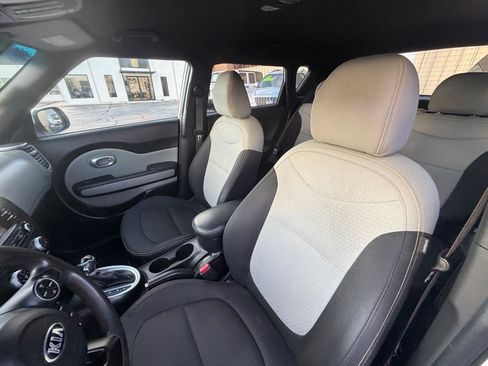 Used 2016 Kia Soul + FWD image 24