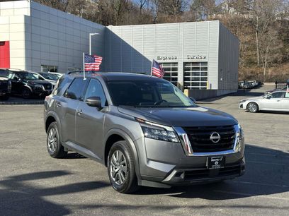 Used 2025 Nissan Pathfinder SV