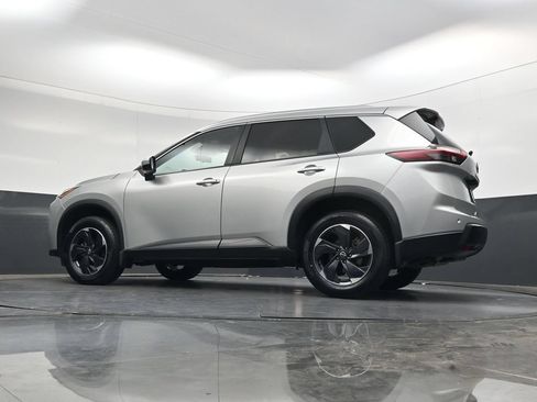 Used 2025 Nissan Rogue SV w/ SV Premium Package FWD image 47