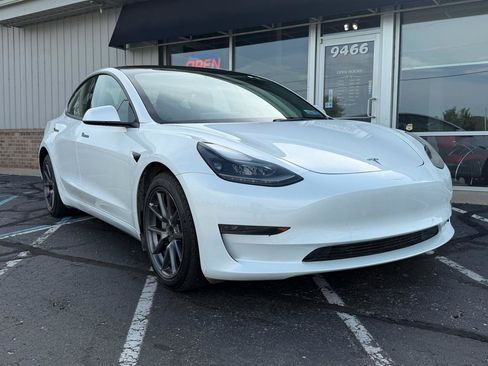 Used 2023 Tesla Model 3 Standard Range RWD image 5
