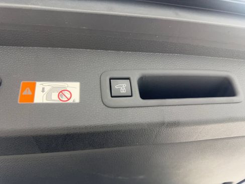 Used 2025 Toyota Sienna XLE Woodland Edition AWD/4WD image 85