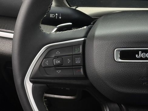 Used 2023 Jeep Grand Cherokee Altitude image 14