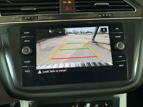 Used 2022 Volkswagen Tiguan SE AWD/4WD image 29