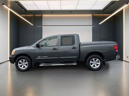 Used 2010 Nissan Titan SE w/ SE Value Truck Pkg RWD image 2
