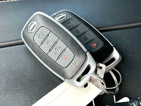 Used 2023 Nissan Rogue SV FWD image 29