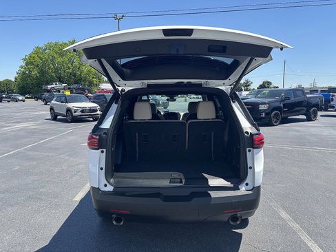 Used 2023 Chevrolet Traverse LT w/ Rear Camera Mirror Package AWD/4WD image 7