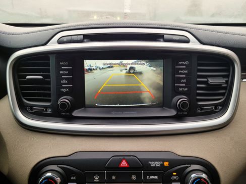 Used 2018 Kia Sorento AWD image 12