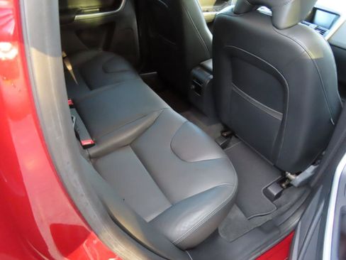 Used 2016 Volvo XC60 T6 w/ Proximity Package FWD image 14
