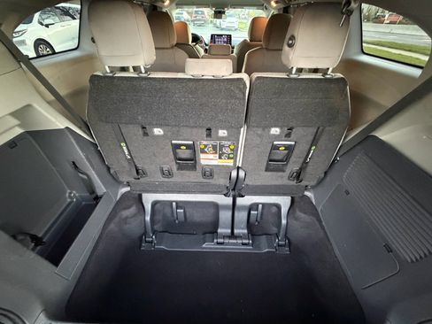 Used 2023 Toyota Sienna LE image 25