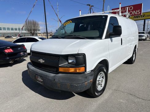 Used 2005 Chevrolet Express 2500 image 3