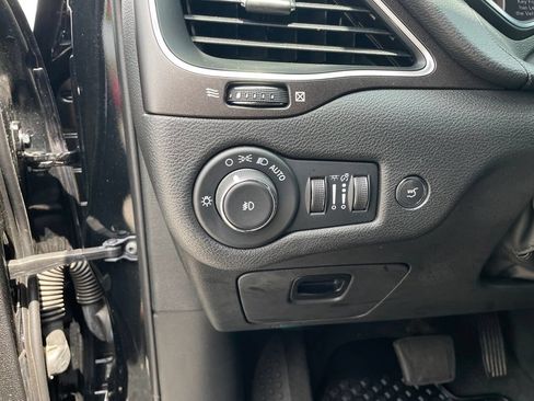 Used 2022 Jeep Cherokee Trailhawk w/ Sound & Nav Group AWD/4WD image 13