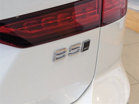 New 2026 Volvo V60 B5 Cross Country Ultra w/ Protection Package Premier image 11