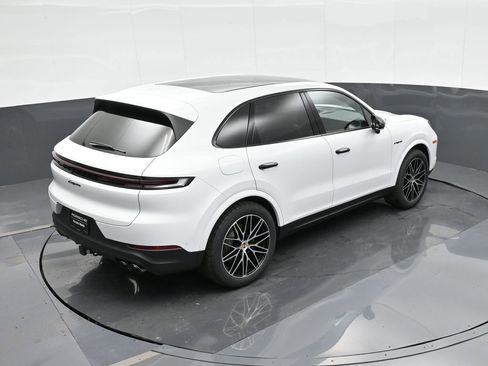 Used 2025 Porsche Cayenne E-Hybrid AWD/4WD image 30