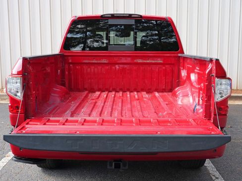 Used 2021 Nissan Titan SV w/ SV Convenience Package RWD image 9