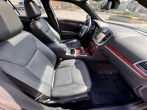 Used 2014 Chrysler 300 w/ Driver Convenience Group RWD image 13