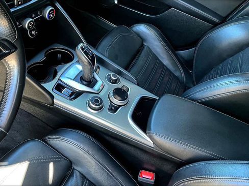 Used 2022 Alfa Romeo Giulia Veloce RWD image 19