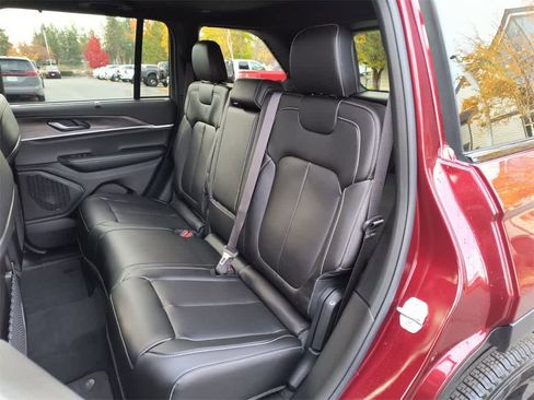 New 2025 Jeep Grand Cherokee Limited w/ Luxury Tech Group II image 23
