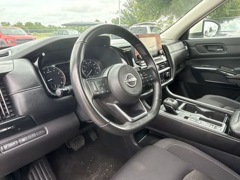 Used 2024 Nissan Pathfinder SV FWD image 14