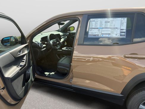 New 2027 Chevrolet Equinox LT w/ Convenience Package II FWD image 11