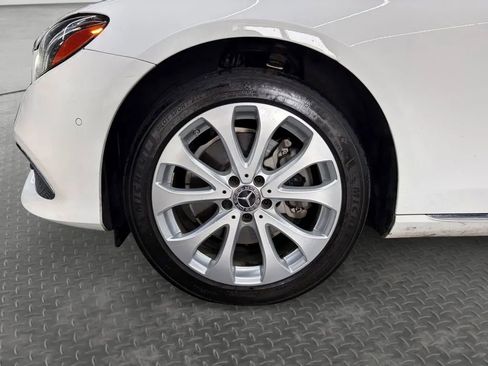 Used 2018 Mercedes-Benz E 300 4MATIC w/ Premium 1 Package image 9