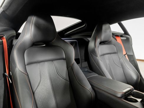 Used 2025 Aston Martin V8 Vantage Coupe image 21