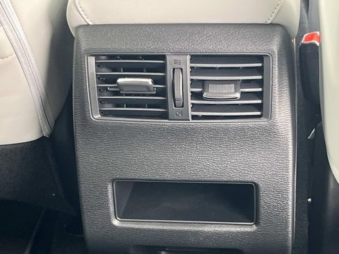 New 2026 Mitsubishi Outlander SE FWD image 17