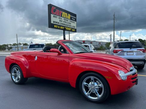 Used 2005 Chevrolet SSR w/ Preferred Equipment Group RWD image 6