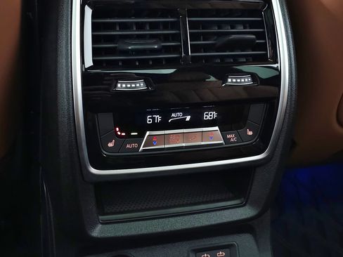Used 2026 BMW X7 M60i AWD/4WD image 36