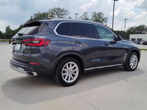 Used 2022 BMW X5 xDrive40i w/ Parking Assistance Package image 9