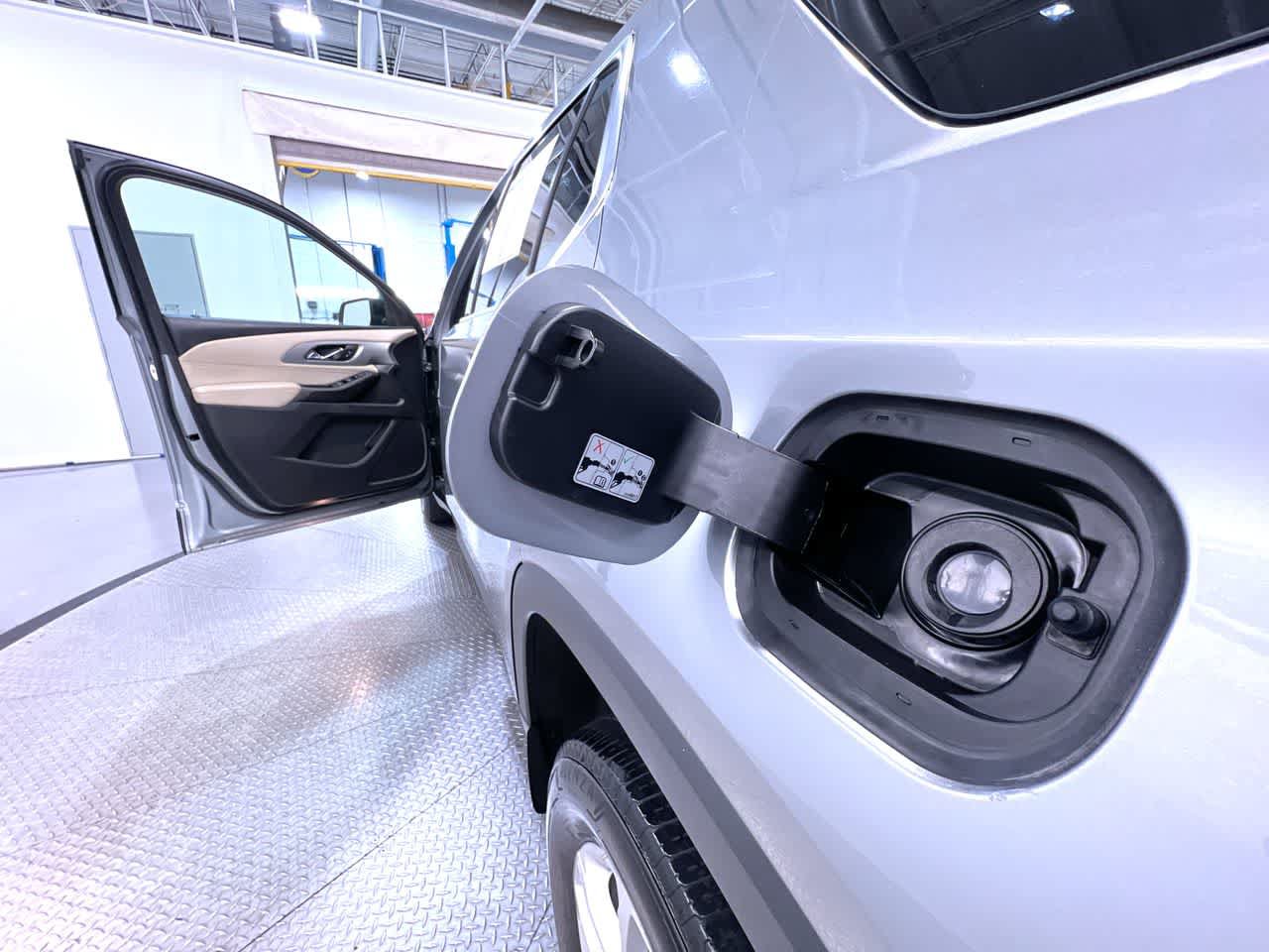Used 2023 Chevrolet Traverse LS FWD image 42
