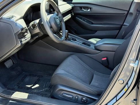 Used 2023 Honda Accord EX image 6