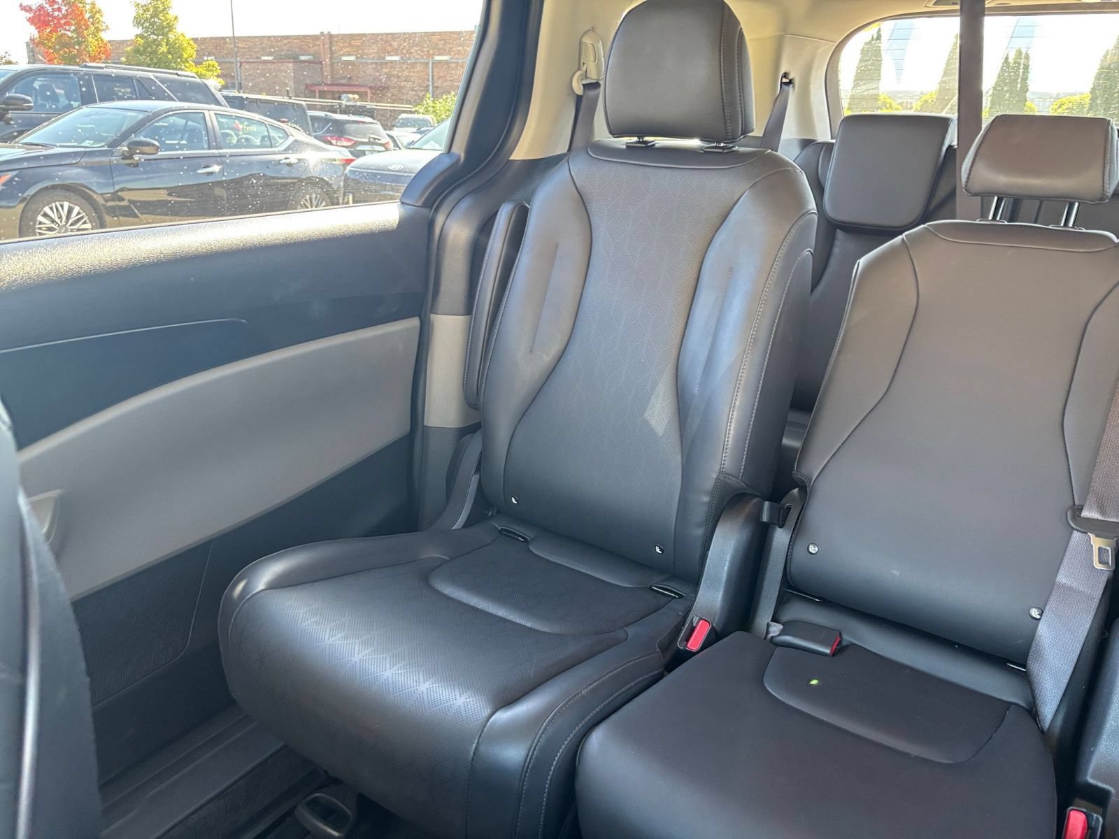 Used 2026 Kia Carnival FWD image 41