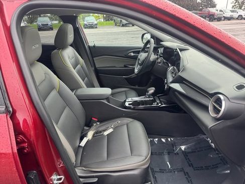 Used 2024 Chevrolet Trax ACTIV w/ Sunroof Package FWD image 17
