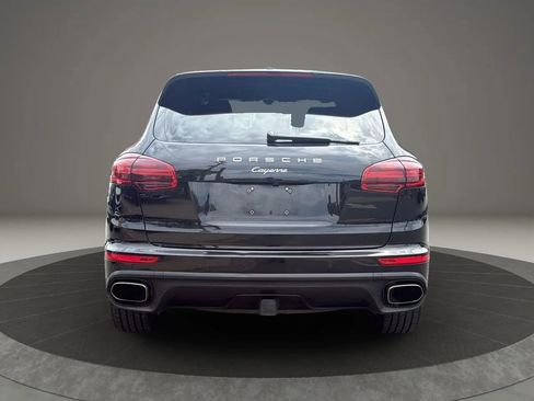 Used 2017 Porsche Cayenne w/ Premium Package image 5