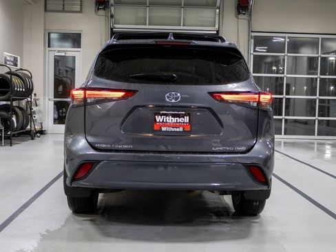 Used 2023 Toyota Highlander Limited image 8