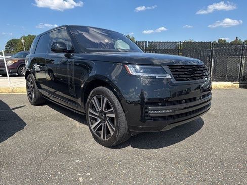 Used 2023 Land Rover Range Rover SE image 2
