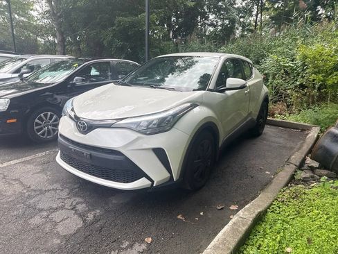 Used 2021 Toyota C-HR LE FWD image 3