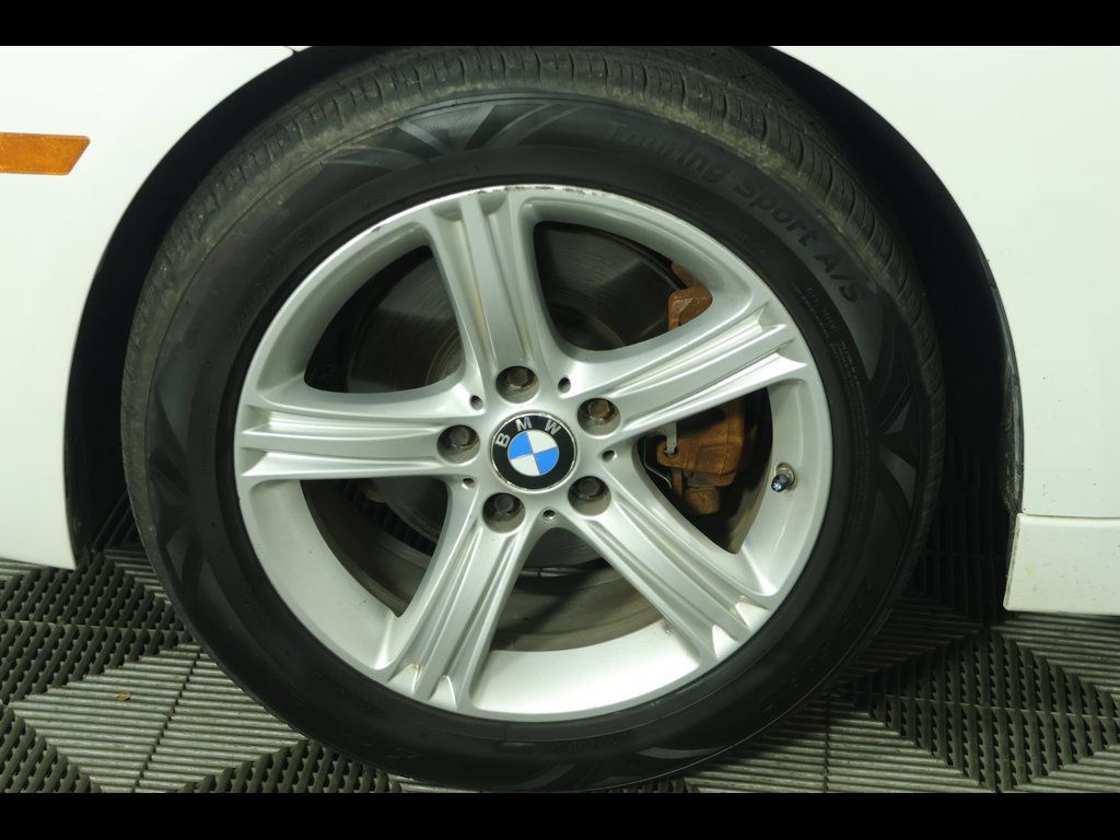 Used 2013 BMW 328i xDrive Sedan AWD/4WD image 10