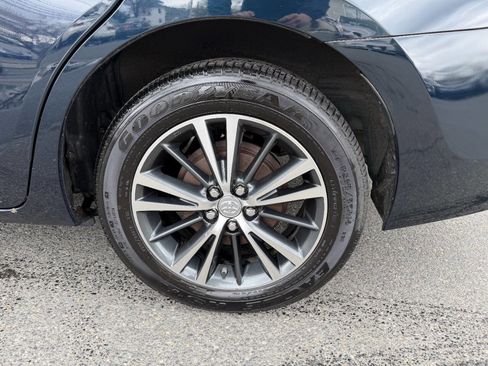 Used 2018 Toyota Corolla LE w/ LE Premium Package w/Moonroof image 12