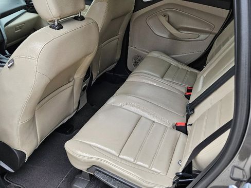 Used 2019 Ford Escape SEL image 9