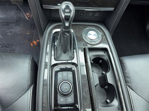 Used 2024 INFINITI QX80 Luxe image 30