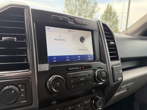 Used 2020 Ford F150 XLT w/ Equipment Group 302A Luxury AWD/4WD image 21